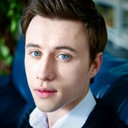 Shane O'Meara als Simon