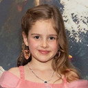 Thea Evans als Nicole "Bunny" Robin