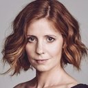 Amy Nuttall als Maya