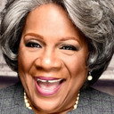 Tina Fabrique als Knitting Woman