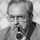 J. Allen Hynek als Man Smoking Pipe at Landing Site (uncredited)