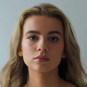 Tabitha Smyth als Sarah