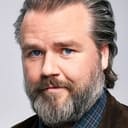 Tyler Labine als Mark