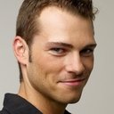 Shawn Roberts als Redford