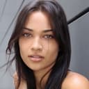 Shanina Shaik als Naomi