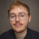 Matt Jeston als Orange Friend
