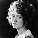 Frances Howard als Yvonne Hurja