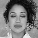 Liza Koshy als Detective Barnes