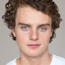 Cameron Scott Roberts als James Lamson