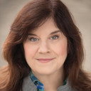 Susan Barrett als Woman in Crowd