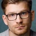 Hugo Salter als Agent Brock