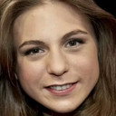 Caroline Dahl als Laura