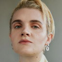 Gayle Rankin als Maya