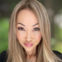 Cora Yamagata als Convenience Store Owner