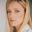 Margot Farley als Jenn