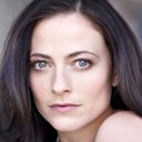 Lara Pulver als Erin Watts