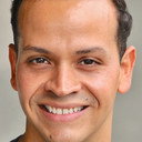 Joel Patino Corona als Waiter