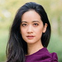 Nicole Fong als April