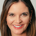 Joana Lisboa als Isabel