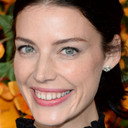 Jessica Paré als Laura