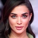 Amy Jackson als Amy Wilkinson