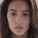 Alexxis Lemire als Kate Miller