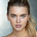 Carla Woodcock als Helen