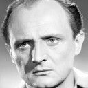 Wiktor Nanowski als Man waiting for the Frenchman (uncredited)