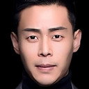 Hu Yuansong als Old Xu