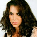 Nara Sakarê als Elena