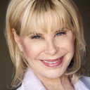 Elizabeth Carder als Desk Clerk