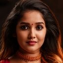 Anikha Surendran als Isha