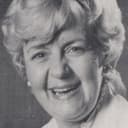 Lynne Perrie als Mrs. Casper