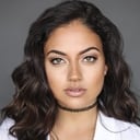 Inanna Sarkis als Molly Samuels