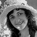 Violet Schram als Wanda