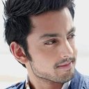 Himansh Kohli als Aakash Patel