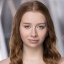 Millie Batch als Ava