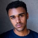 Langston Uibel als Lars