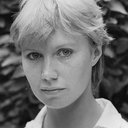 Katy Behean als Mary Sinclair