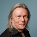 Christopher Hampton als The Judge