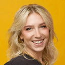 Courtney Miller als The Bikini Girl