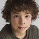 Liam Patenaude als Théo