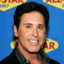 Danny Gans als Scott Babylon