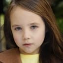 Vivien Lyra Blair als Sawyer Harper