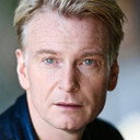 Paul McEwan als Saunders