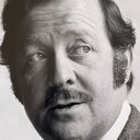 Raymond Mason als Club Clerk (uncredited)