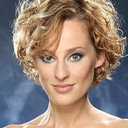 Babette Holtmann als De Vrouw