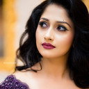 Nayanathara Wickramarachchi als Dharani Bandara