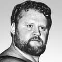 Larry Hennig als Larry Hennig (Ringside)