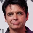 Gary Numan als Self